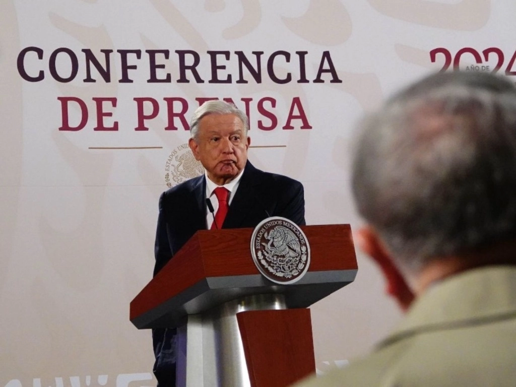 El presidente López Obrador, desde Palacio Nacional, al ofrecer su conferencia de prensa. Foto Cuartoscuro

