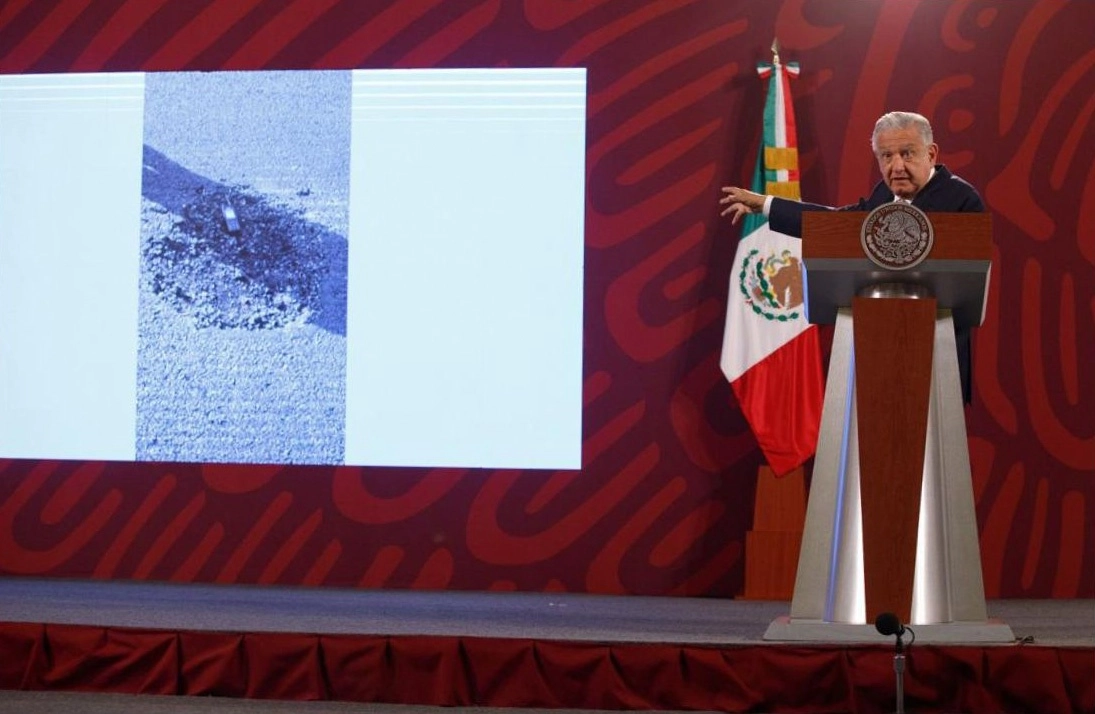 Durante la mañanera, el presidente Andrés Manuel López Obrador aseveró que en la Terminal 2 del AICM hay fallas estructurales, de ahí que destacara la rapidez con la que su administración construyó el nuevo Aeropuerto Internacional Felipe Ángeles, por lo que envió un mensaje a sus opositores, el 25 de julio de 2022. Foto Pablo Ramos
