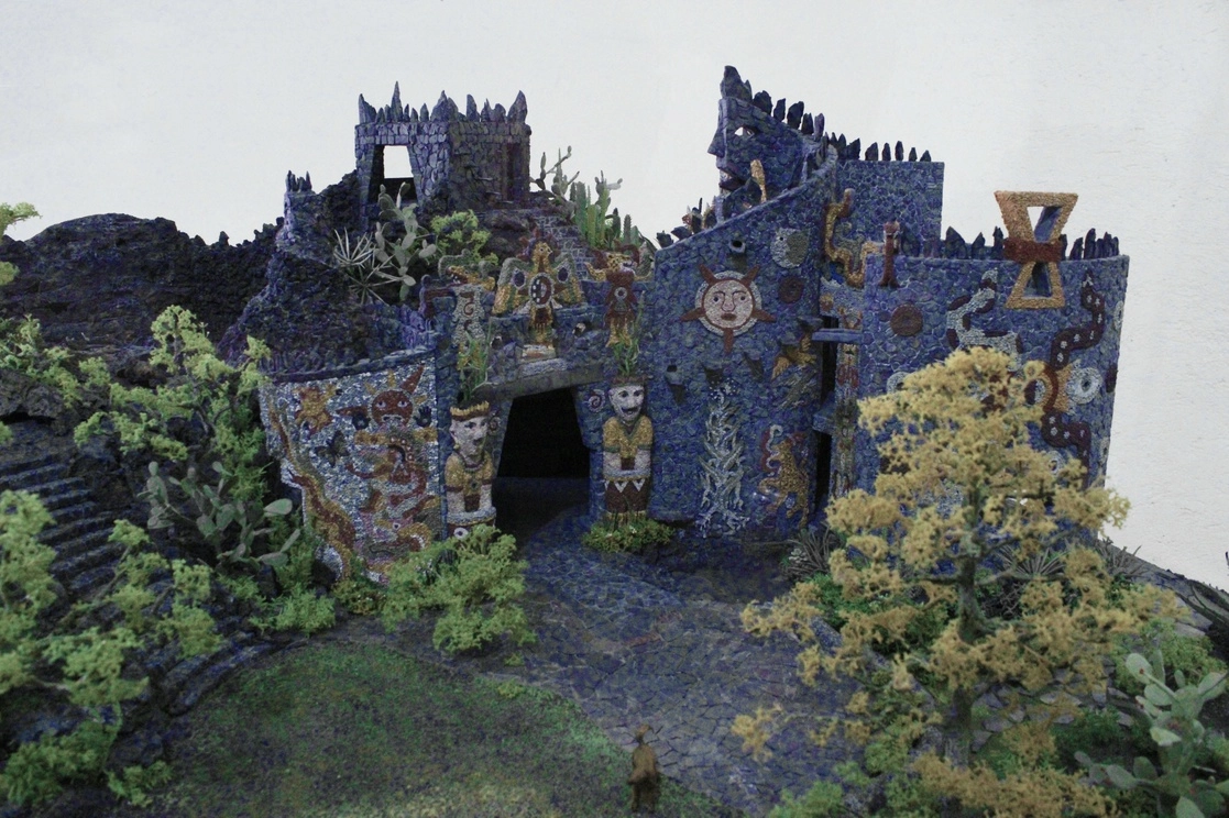 Acercamiento a la maqueta que recrea la Casa Cueva de O’Gorman y que forma parte de la exposición. Foto cortesía Daniel Orozco