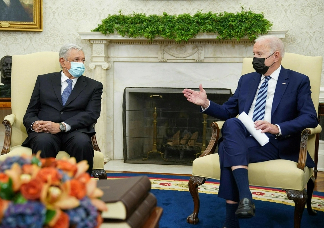 Los presidentes de México, Andrés Manuel López Obrador, y de Estados Unidos, Joe Biden,  durante una reunión en la Casa Blanca, el 18 de noviembre de 2021. Foto Afp