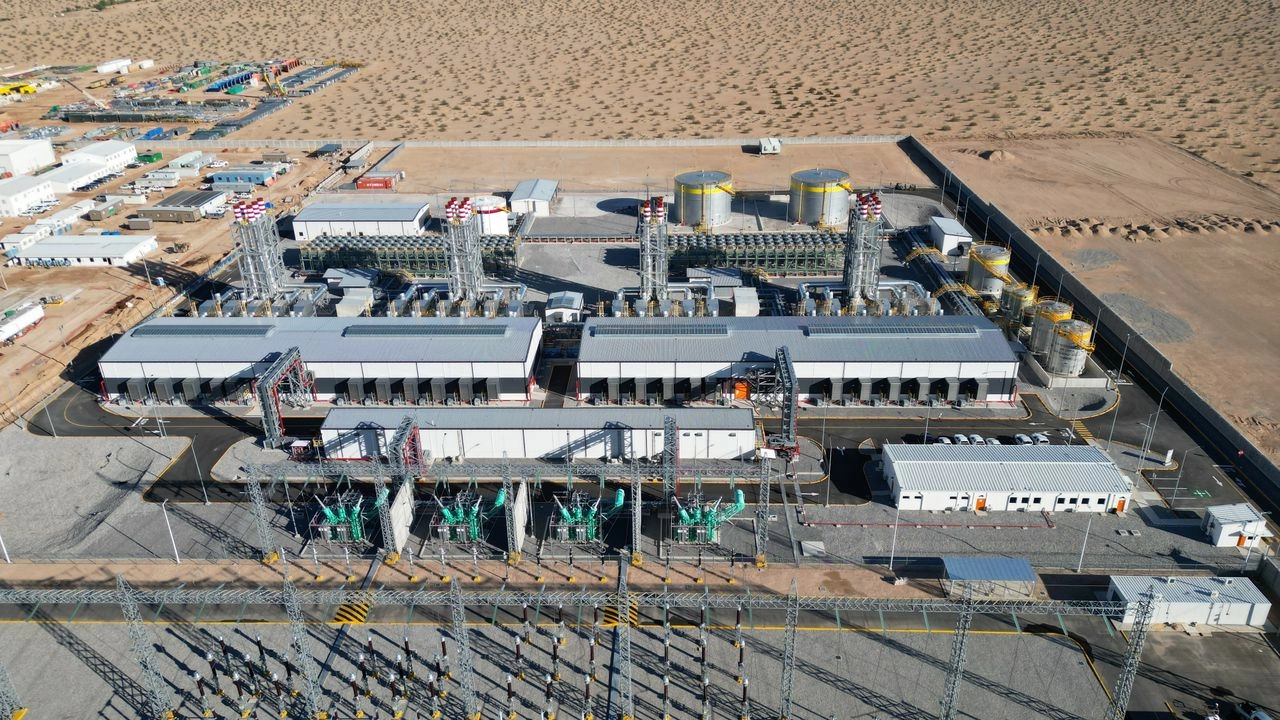 Según la empresa, la instalación tiene capacidad para convivir y complementar la integración de energías renovables o con intermitencia, ya que funciona como un estabilizador de la red eléctrica y facilita la incorporación de fuentes limpias. Imagen del 27 de marzo de 2025. Foto cortesía de la 
