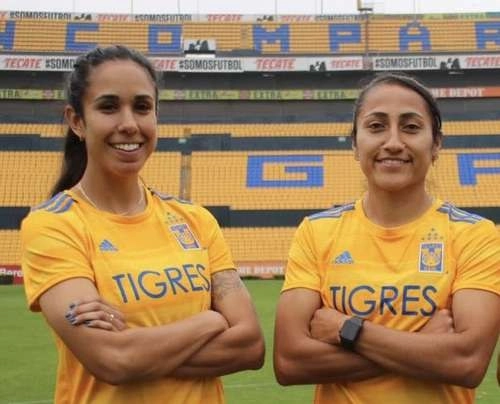  Bianca Sierra y Stephany Mayor se fueron a jugar a Islandia, luego de que hicieron pública su relación y denunciar que fueron víctimas de homofobia por parte del ex técnico de la selección Leonardo Cuéllar. Foto Twitter @Bfromthe_BAYY