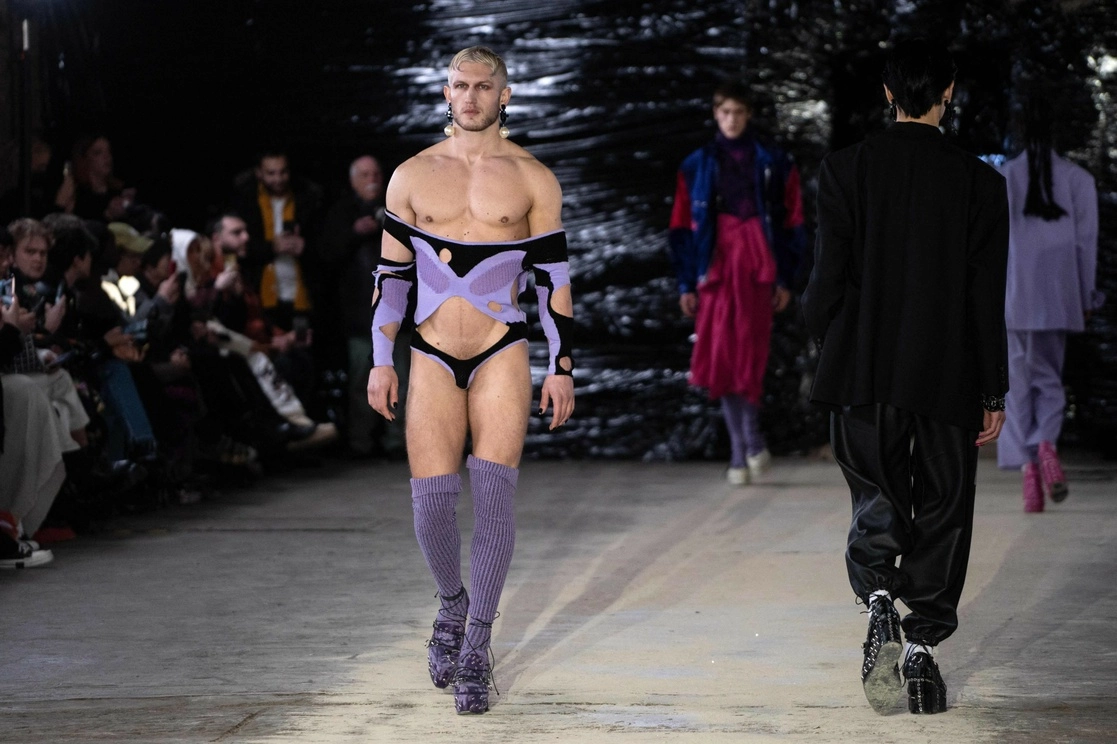 Desfile con las creaciones del diseñador británico Edward Crutchley en el primer día de la Semana de la Moda de Londres, el 18 de febrero de 2022. Foto Afp