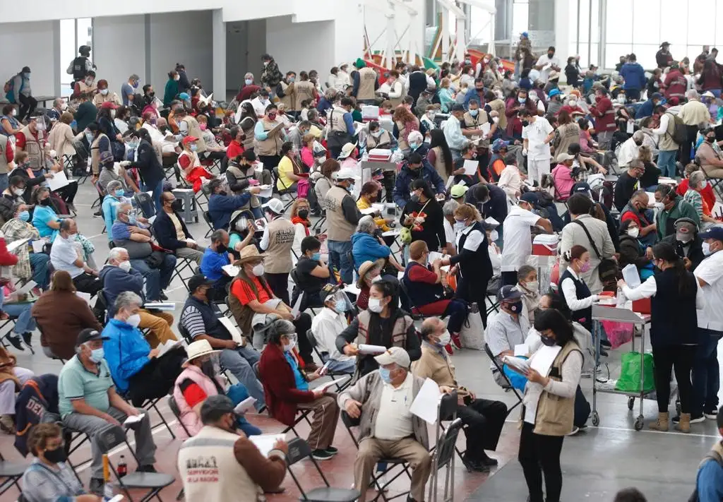 Son cuatro las sedes abiertas en Ecatepec para la vacunación contra Covid-19. En la imagen, el Centro Cultural y Deportivo Las Américas, en el Estado de México, el 23 de febrero de 2021. Foto Guillermo Sologuren