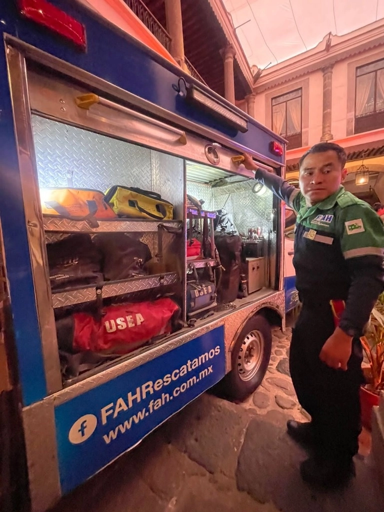 En el evento conmemorativo por los 40 año de la Fundación se exhibió la única ambulancia que atiende emergencias animales en la CDMX. Foto cortesía Fundación Antonio Haghenbeck.