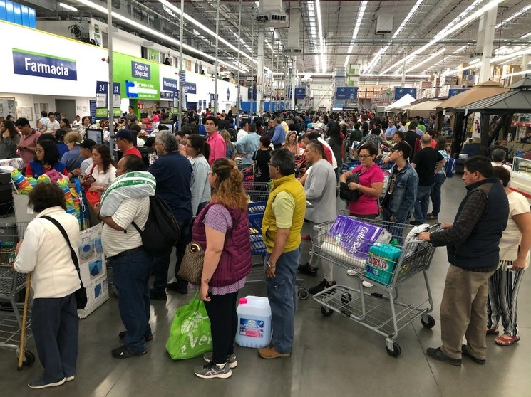 Compras en el Sam’s Club sucursal Zapata, en la Ciudad de México. Foto Pablo Ramos / Archivo