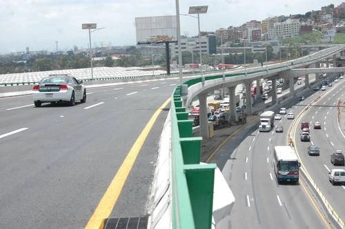Tramo del Viaducto Bicentenario, en el estado de México, concesionado a OHL. Foto Agencia MVT / archivo 