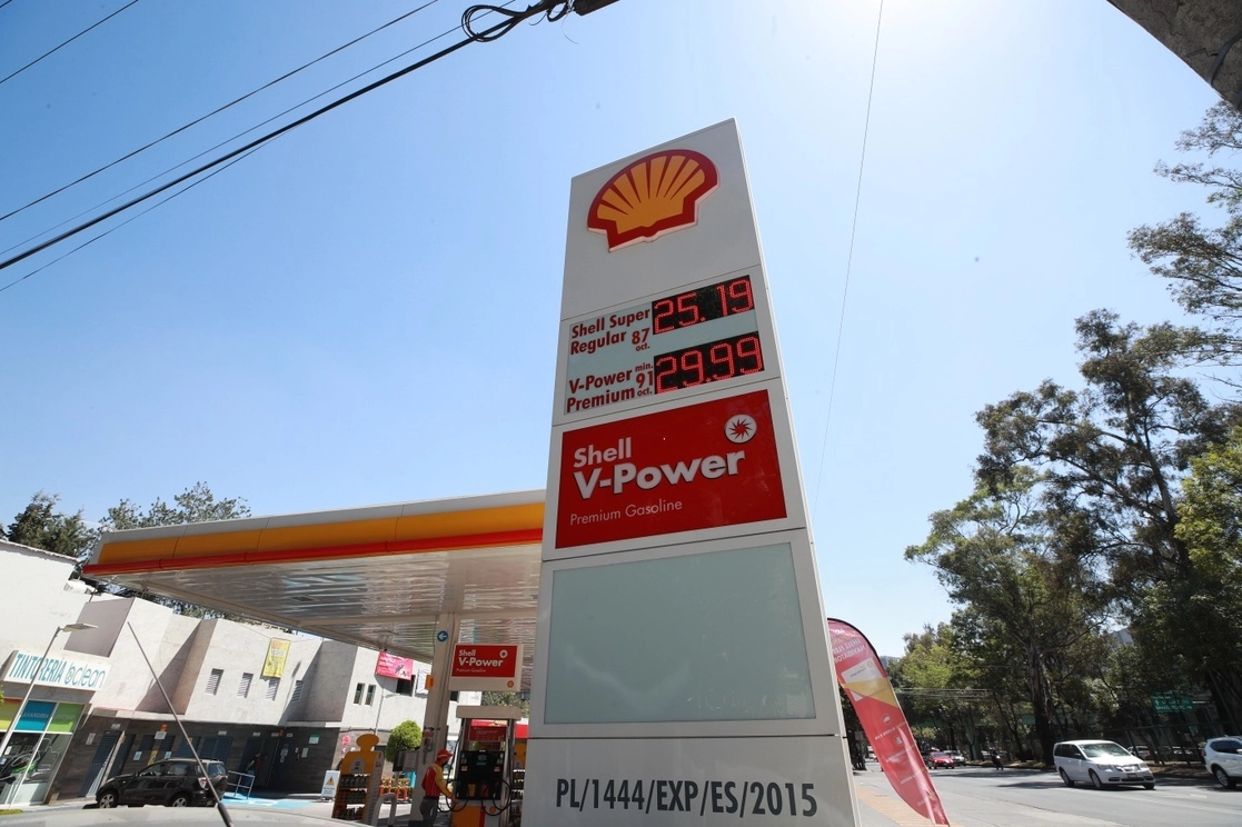Una gasolinera en la Ciudad de México. Foto Alfredo Domínguez / Archivo