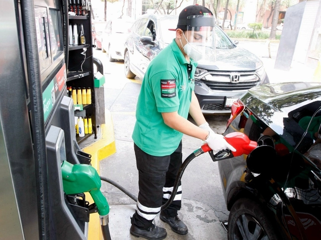 Una gasolinera en la Ciudad de México. Foto Roberto García Ortiz / Archivo