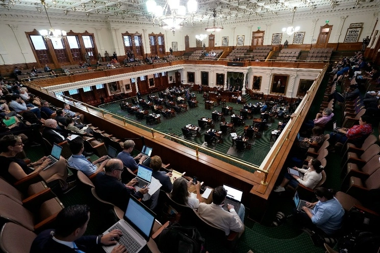Los senadores estatales de Texas que actúan como jurados votan sobre los artículos de juicio político contra el suspendido fiscal general de Texas, Ken Paxton, en la Cámara del Senado del Capitolio de Texas, el 16 de septiembre de 2023. Foto Ap