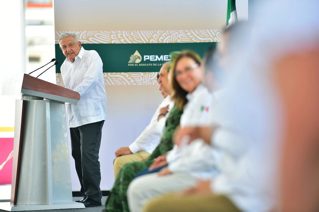 El mandatario acudió a Veracruz a conmemorar el 84 aniversario de la expropiación petrolera. Foto Presidencia