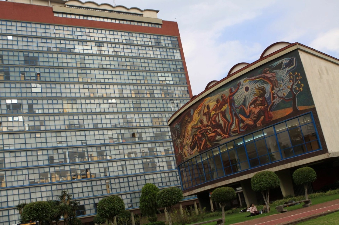Aspectos de la Torre de Humanidades que se encuentra dentro del campus de Ciudad Universitaria. Foto Cuartoscuro / Archivo 