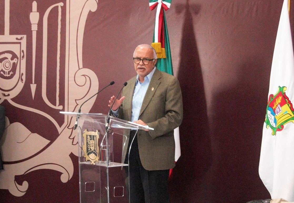 El mandatario Miguel Ángel Navarro Quintero durante el anuncio. Foto 'La Jornada'