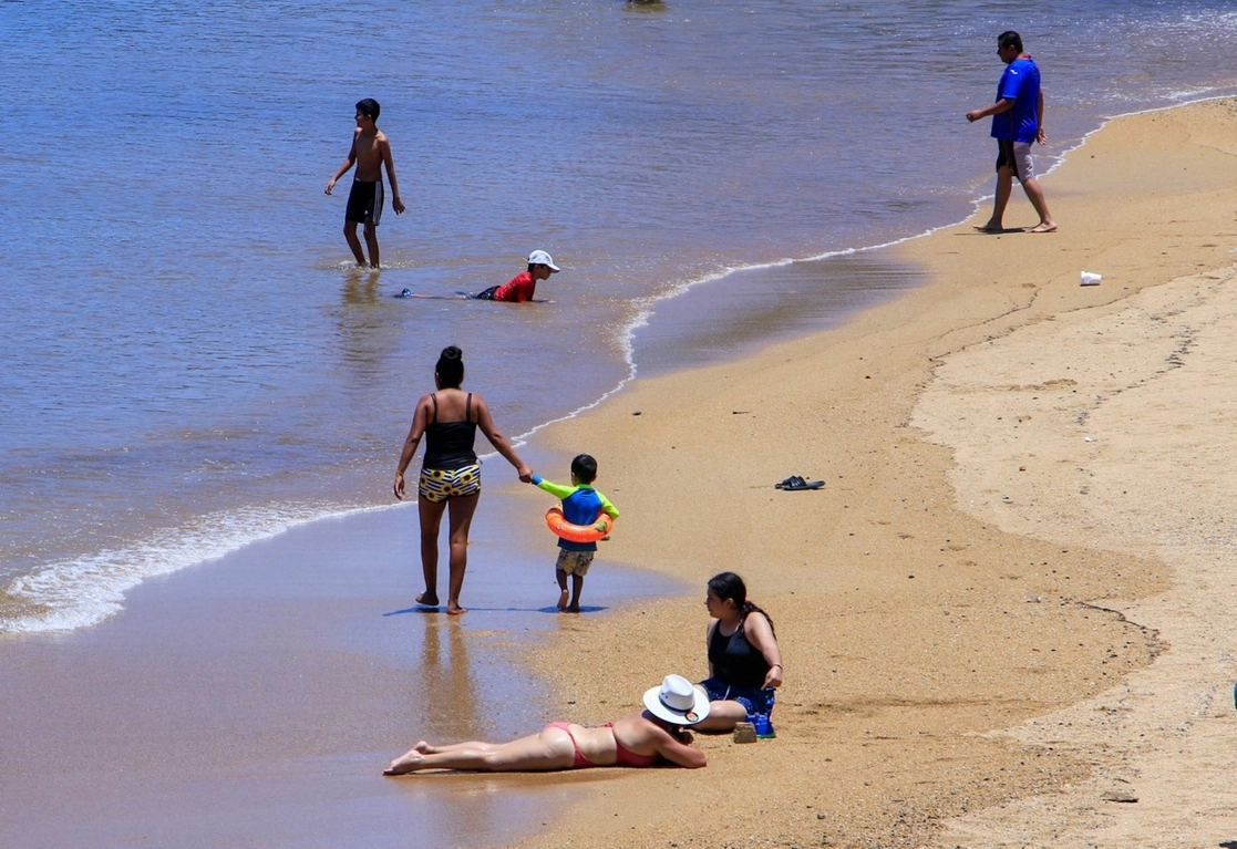 Este verano el  turismo de verano se recuperó ligeramente en Acapulco. Foto Cuartoscuto