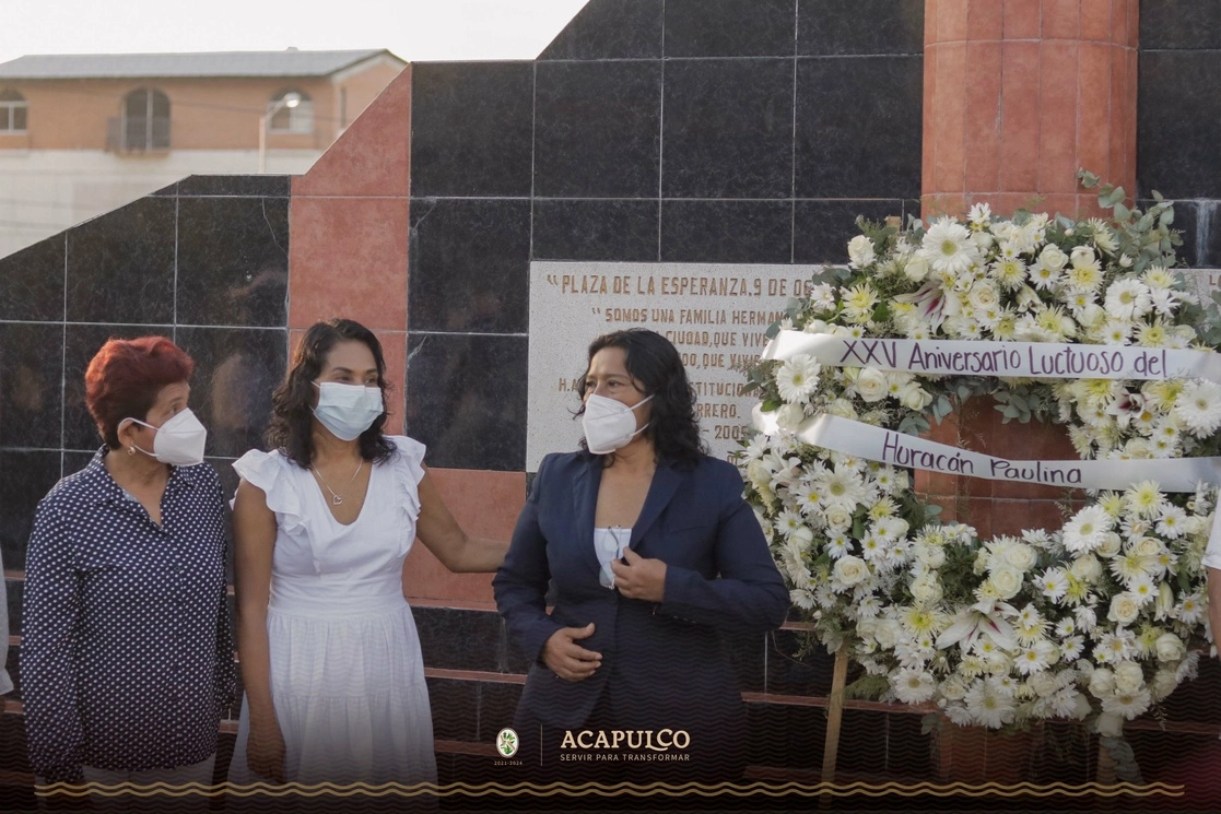 El gobierno de Acapulco conmemoró los 25 años del paso del huracán ‘Paulina’ por el puerto. Foto tomada de la cuenta de Twitter @AbelinaLopezR 