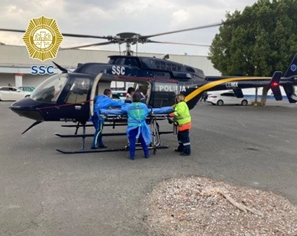 Los rescatistas de la Dirección Ejecutiva de Servicios Aéreos Cóndores trasladaron a una bebé lesionada en el accidente. Foto SSC