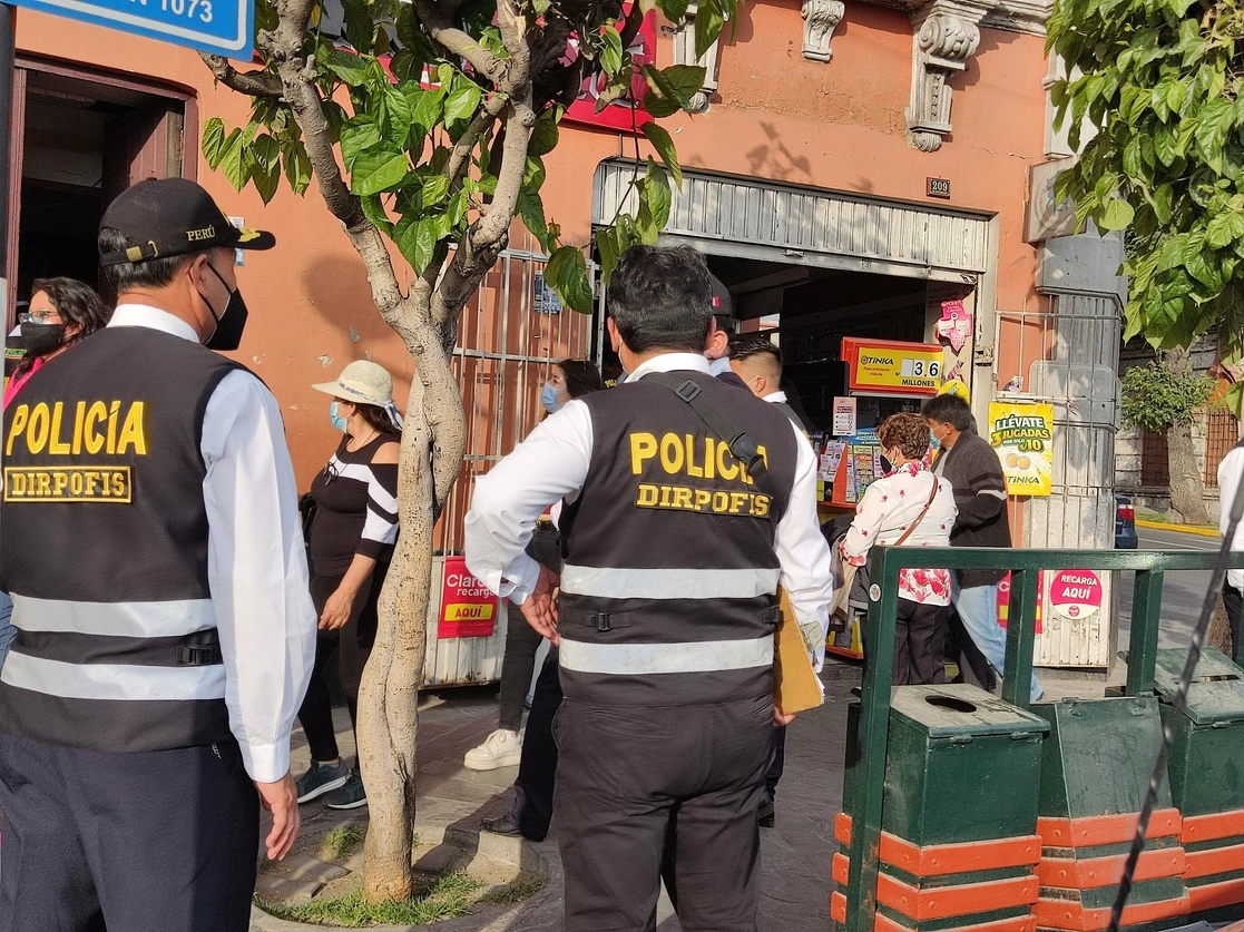 Policía de Arequipa, Peru, en un operativo. Foto tomada de redes sociales