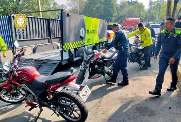 Elementos de la Policía de Tránsito llevó a cabo trabajos para contener las llamadas "rodadas de terror" en CDMX. Foto Tomada de https://www.facebook.com/PoliciaCDMX