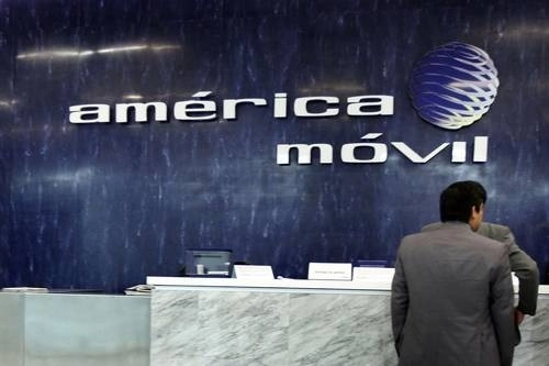 Analistas atribuyeron el declive de la operadora del negocio de torres de América Móvil a un precio de salida que fue establecido demasiado alto. Foto Reuters