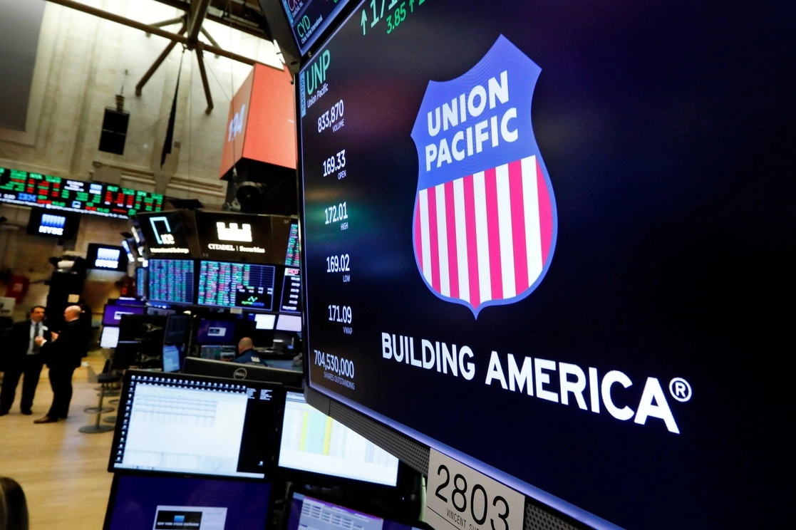 Las acciones bajaron en Wall Street. Foto Ap