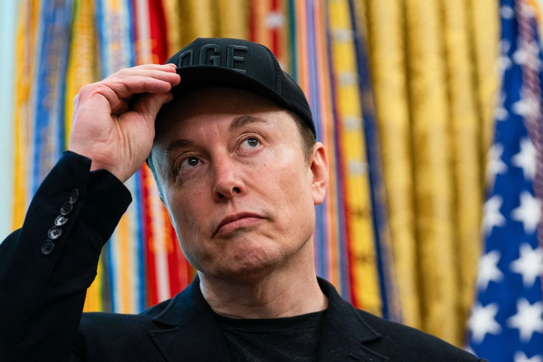 Las acciones de Tesla en Wall Street se derrumbaban 8.64 por ciento, a 303.35 dólares. En la imagen, Elon Musk, el 30 de mayo de 2025. Foto 
