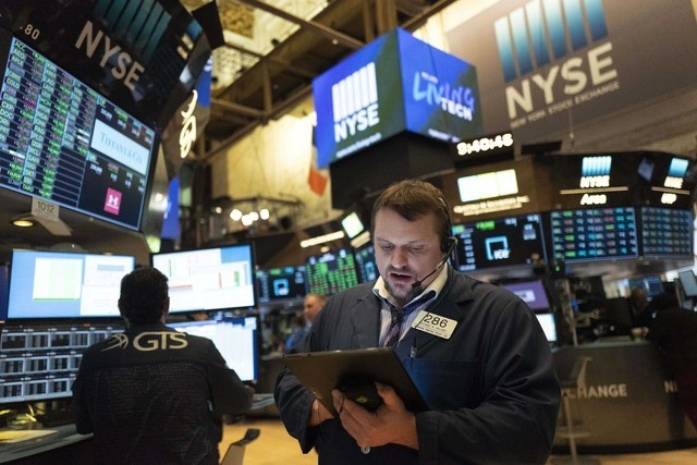 En Wall Street, el promedio industrial del Dow Jones subía casi 500 puntos. Foto Ap