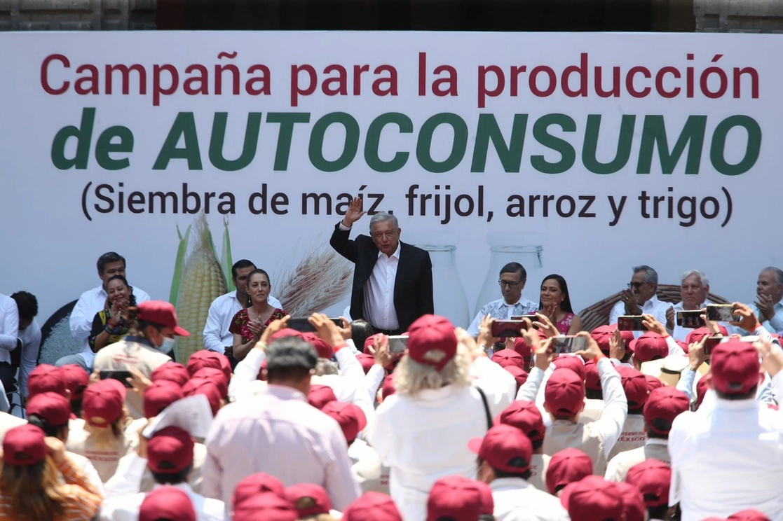 El presidente Andrés Manuel López Obrador durante la ceremonia "Jornadas de Producción para el autoconsumo" en Palacio Nacional, el 15 de mayo de 2022. Foto Luis Castillo