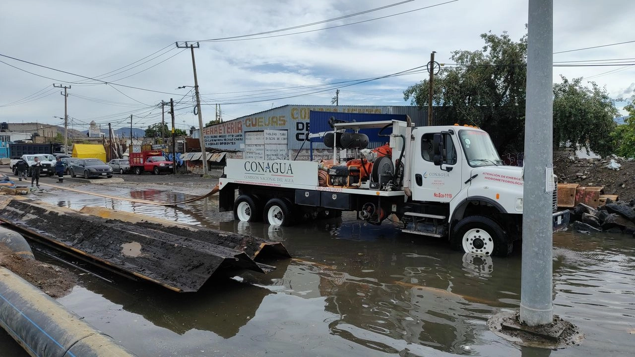 Continúan las labores de limpieza en Chalco, donde las autoridades no han informado el número de viviendas afectadas.