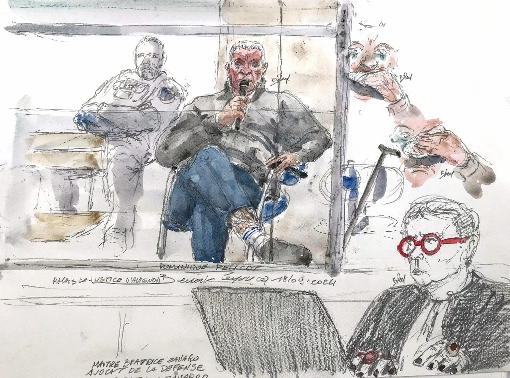 Este boceto judicial creado el 17 de septiembre de 2024 muestra al acusado Dominique Pelicot durante su juicio en el que se le acusa de drogar a su esposa para que él y decenas de desconocidos pudieran violarla en su casa de Mazan, una pequeña ciudad en el sur de Francia. Foto Afp