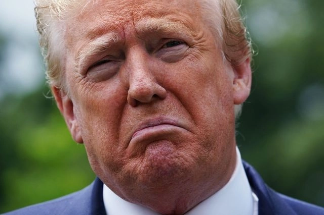 Después de días de negativa, Donald Trump aceptó los trabajos de transición en el gobierno de EU. Foto Afp