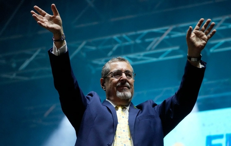 Bernardo Arévalo, candidato de Movimiento Semilla, es el elegido para dirigir a la nación guatemlteca. Foto Ap

