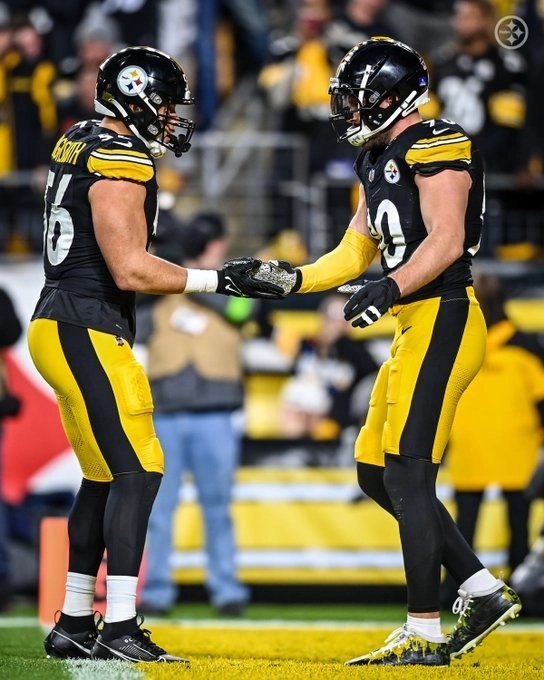 Los Acereros de Pittsburgh se obsequiaron el mejor regalo pre navideño que podían: meterse de lleno en la pelea por un puesto de comodín. Foto @steelers