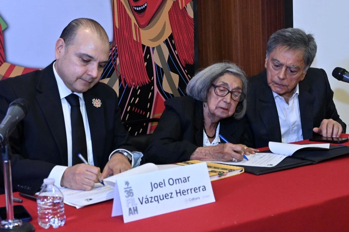 La signatura del documento fue encabezada por el titular del INAH, Joel Omar Vázquez Herrera, y la viuda de Alberto Ruz, Celia Gutiérrez Ibarra, en el Museo Nacional de Antropología, en el contexto de la 36 Feria Internacional del Libro de Antropología e Historia.