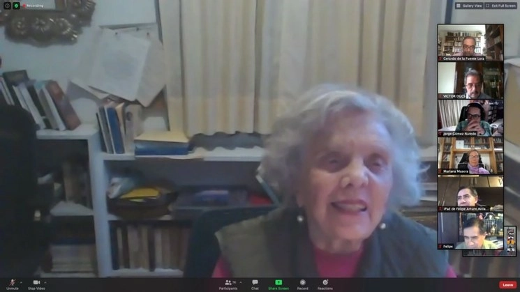 La escritora Elena Poniatowska fue invitada como testigo del informe. Captura de pantalla del evento virtual