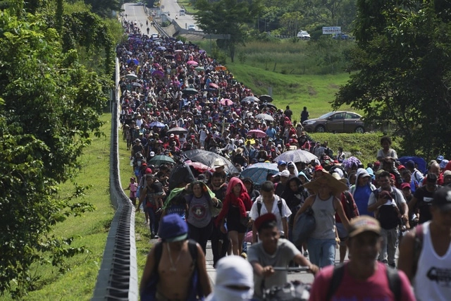 Caravana migrante a su llegada al municipio de Villa Comaltilán, Chiapas este 27 de octubre de 2021. Foto Ap