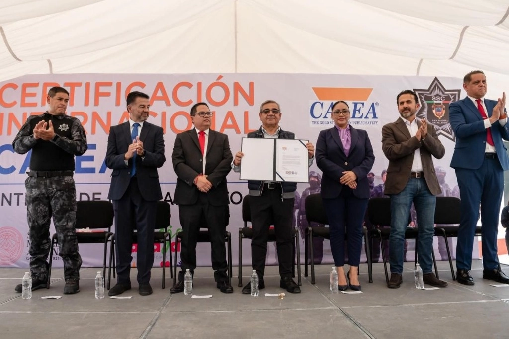 El coordinador de gabinete agregó: “Sintámonos orgullosos de lo que estamos recibiendo, el presidente Mauricio Trejo está haciendo un gran esfuerzo para que haya capacitación permanente con todos los elementos. Foto 'La Jornada'