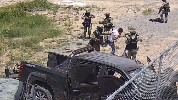 Captura de pantalla de una persecución en Nuevo Laredo. Foto La Jornada
