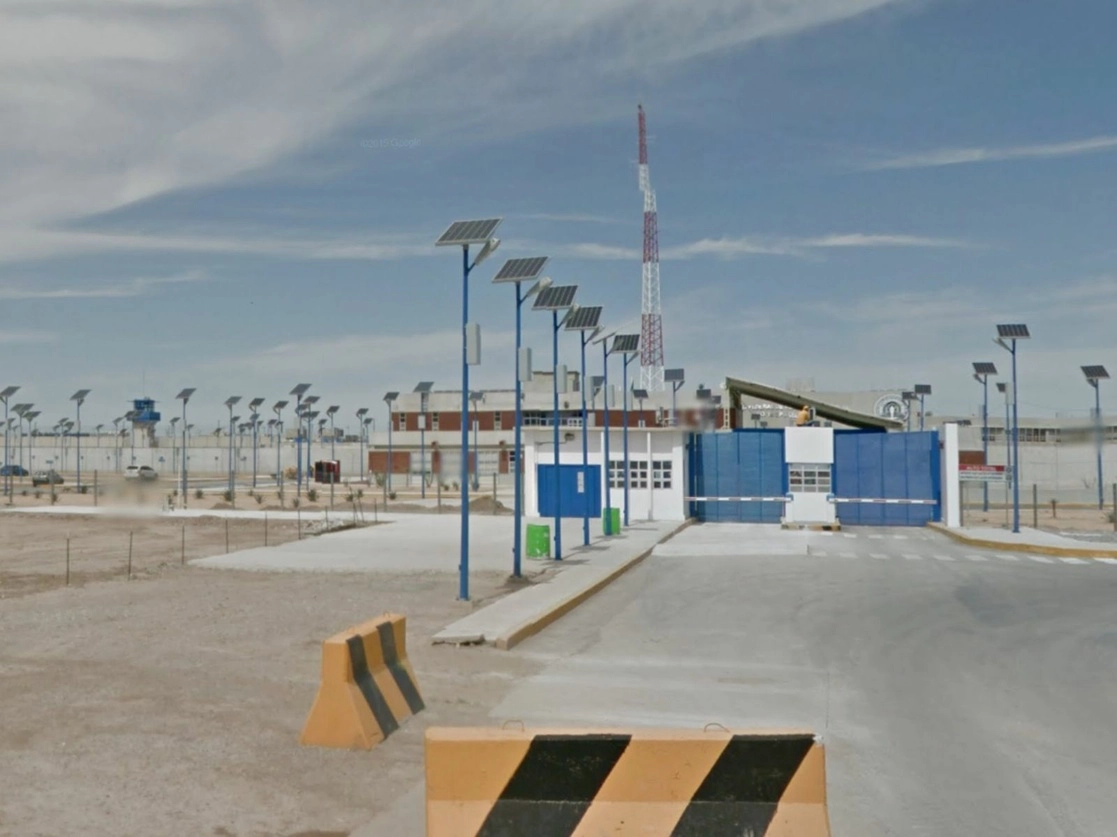 La CNDH acreditó el uso de fuerza excesiva contra reos del Centro Federal de Readaptación Social número 14, en Gómez Palacio, Durango. Imagen tomada de Google Street View