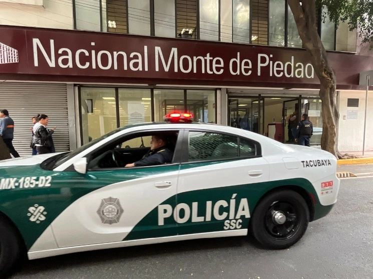 La alarma de la sucursal de Nacional Monte de Piedad, ubicada en la colonia Escandón, se activó cuando varios sujetos intentaron asaltar el lugar, en la Ciudad de México, el 15 de agosto de 2023. Foto Alfredo Domínguez