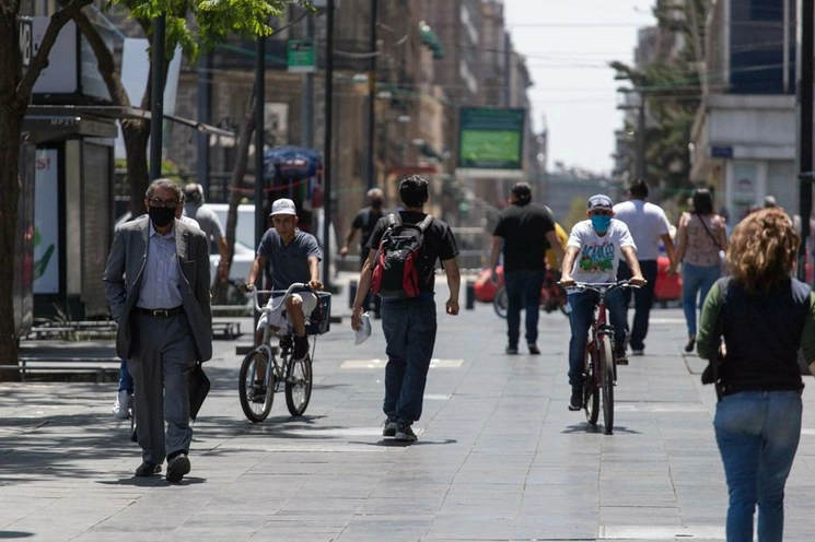 Aspecto de la avenida Juárez, en el Centro Histórico, el 4 de mayo de 2020. Foto Pablo Ramos