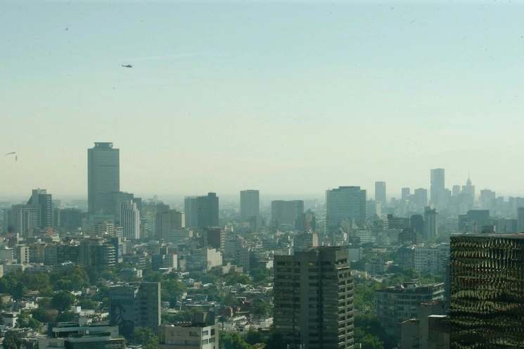 Se esperan temperaturas de entre 28 y 30 grados centígrados en la capital mexicana. Foto Roberto García Ortiz/Archivo