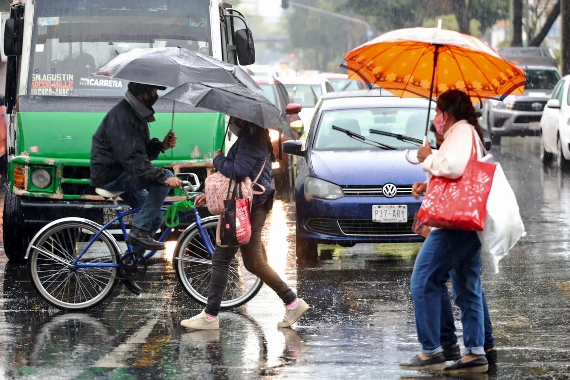 Se activó alerta amarilla por lluvias en cinco alcaldías de la CDMX. Foto Roberto García Ortiz / Archivo