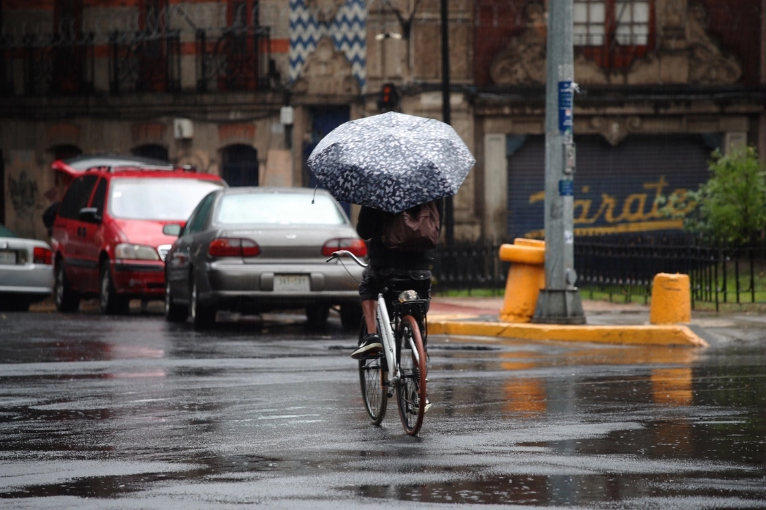Ante cualquier emergencia, comunicarse a los teléfonos 911, al 55 5658 1111 de Locatel, y al 55 5683 2222 de la SGIRPC. Foto La Jornada / archivo

