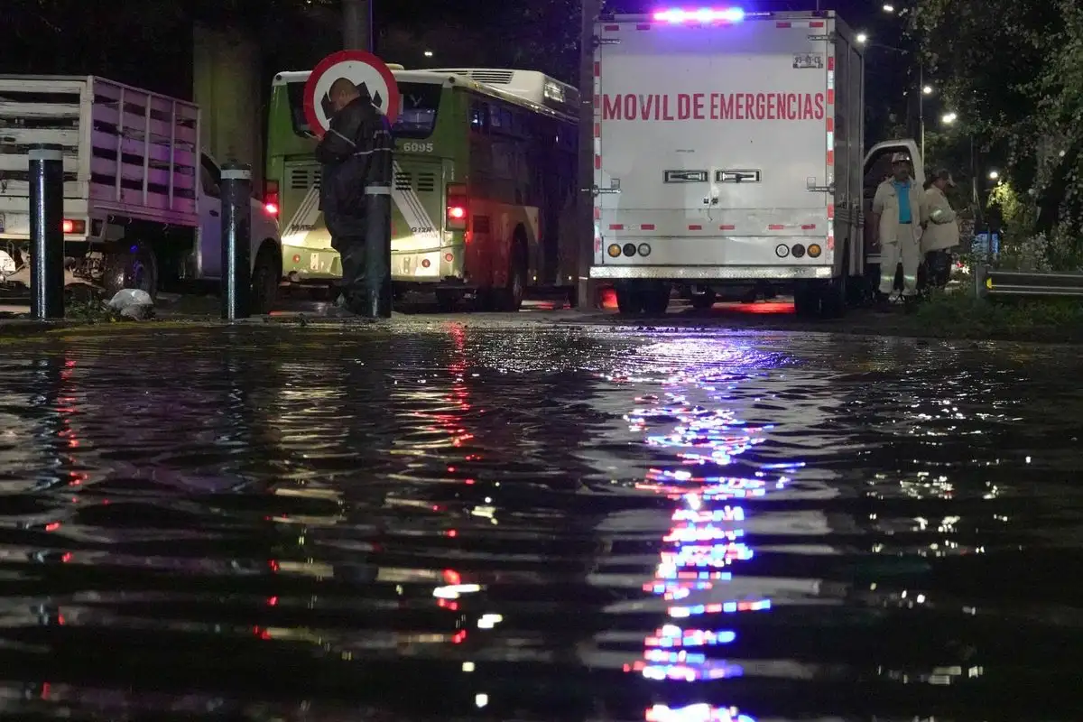 La dependencia capitalina señaló de peligros asociados a la lluvia intensa las crecidas rápidas de ríos y arroyos con posibles desbordamientos. Foto