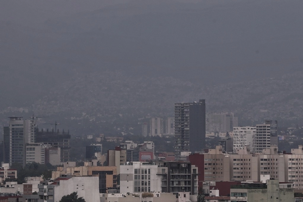 La Comisión Ambiental de la Megalópolis activó este sábado la décima contingencia ambiental por ozono, ya que a las 14 horas se registraron altos niveles del contaminante en el valle de México. La imagen, del 22 de mayo de 2024. Foto Marco Peláez