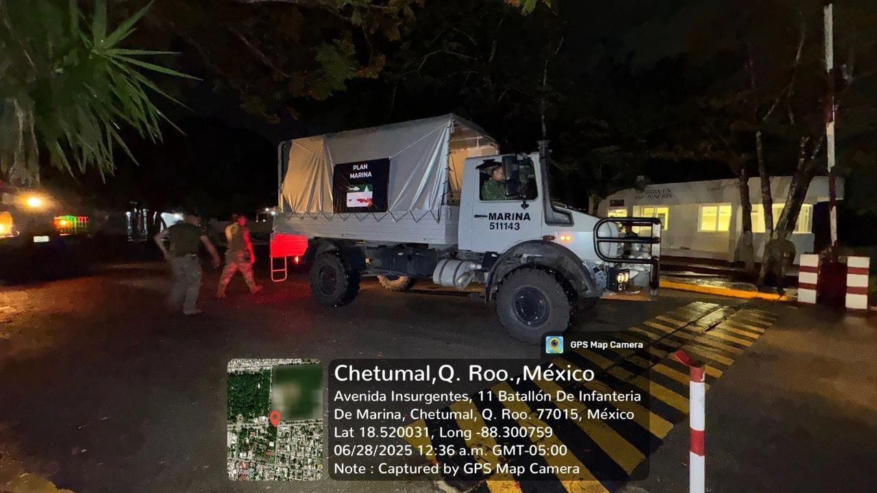 Los integrantes de la Semar en coordinación con autoridades de protección civil estatales y municipales, desplegaron unidades terrestres y elementos para auxiliar a la población en inmediaciones de la comunidad de Rio Hondo. 