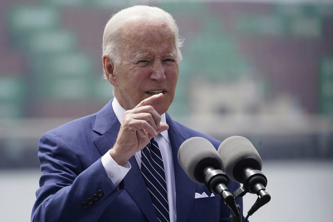 El presidente Joe Biden advirtió ayer que las "fuerzas" que estuvieron detrás del asalto al Capitolio en 2021 siguen siendo una amenaza para la democracia de su país. Foto Ap