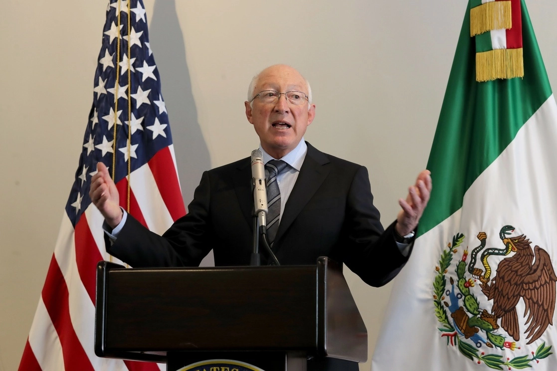 El embajador estadunidense en nuestro país, Ken Salazar, afirmó que toda cooperación en seguridad se realiza de manera transparente y en apego a la coordinación de las autoridades mexicanas. Foto Roberto García Ortiz / Archivo