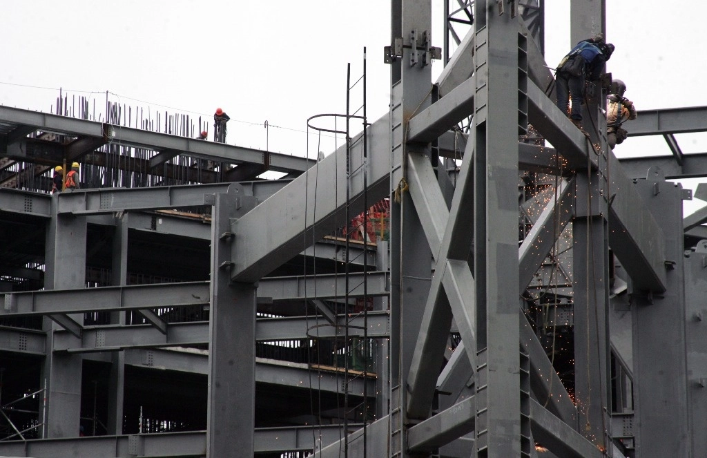 La actividad industrial en diciembre de 2023 descendió 0.7 por ciento frente a noviembre, con lo que sumó dos retrocesos en el último trimestre del año pasado. Foto Roberto García Rivas / Archivo
