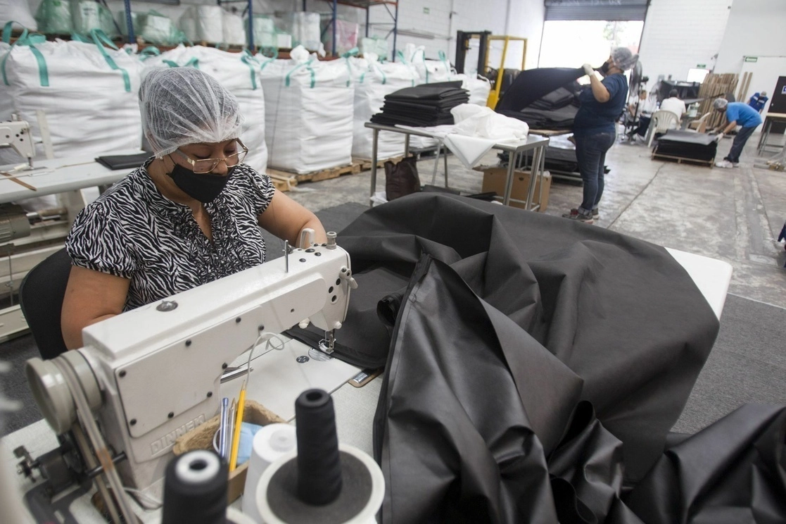 La actividad manufacturera mexicana registró en julio un crecimiento mensual, luego de la caída de 1.9 puntos del mes previo en su indicador de referencia. Foto Cuartoscuro / Archivo